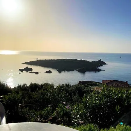 Waterfront House With Sea View בית נופש Saint-Raphaël