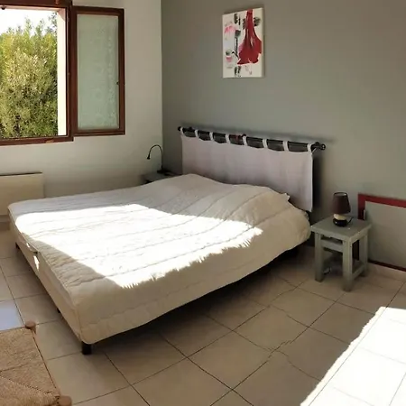 בית נופש Waterfront House With Sea View *